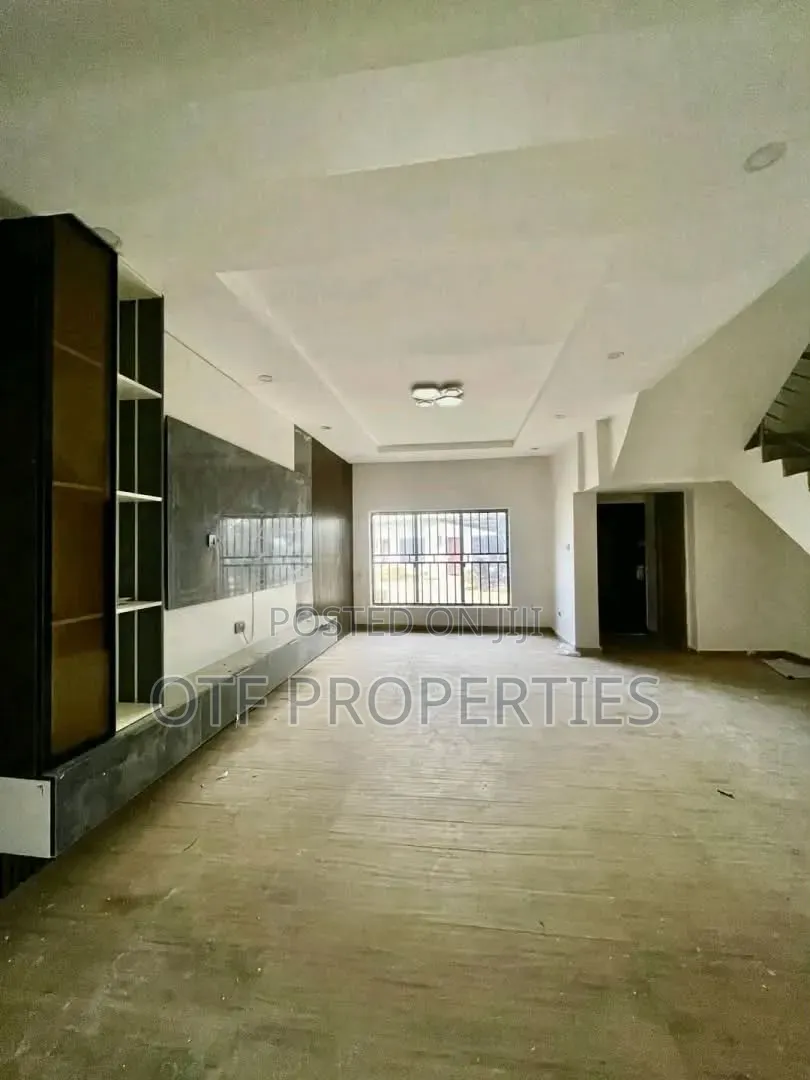 4bdrm Duplex in Jahi Gilmore for rent