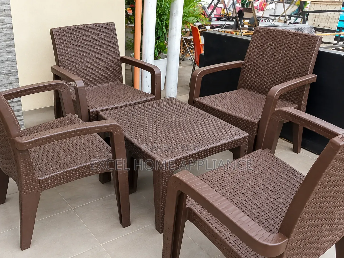 Brown Rattan-Style Outdoor Furniture Set – 4-Seater With Table