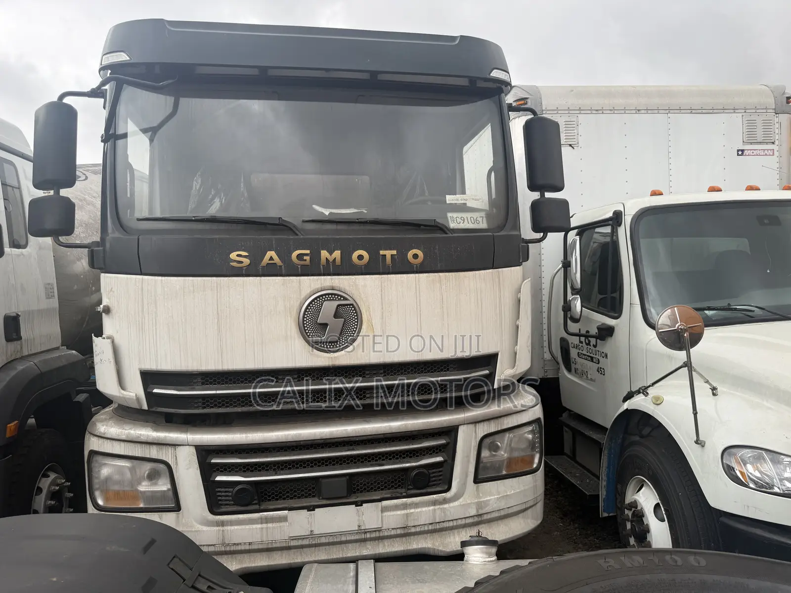 Brand New Sagmoto 400hp 16 Cylinder Concrete Mixer Truck.