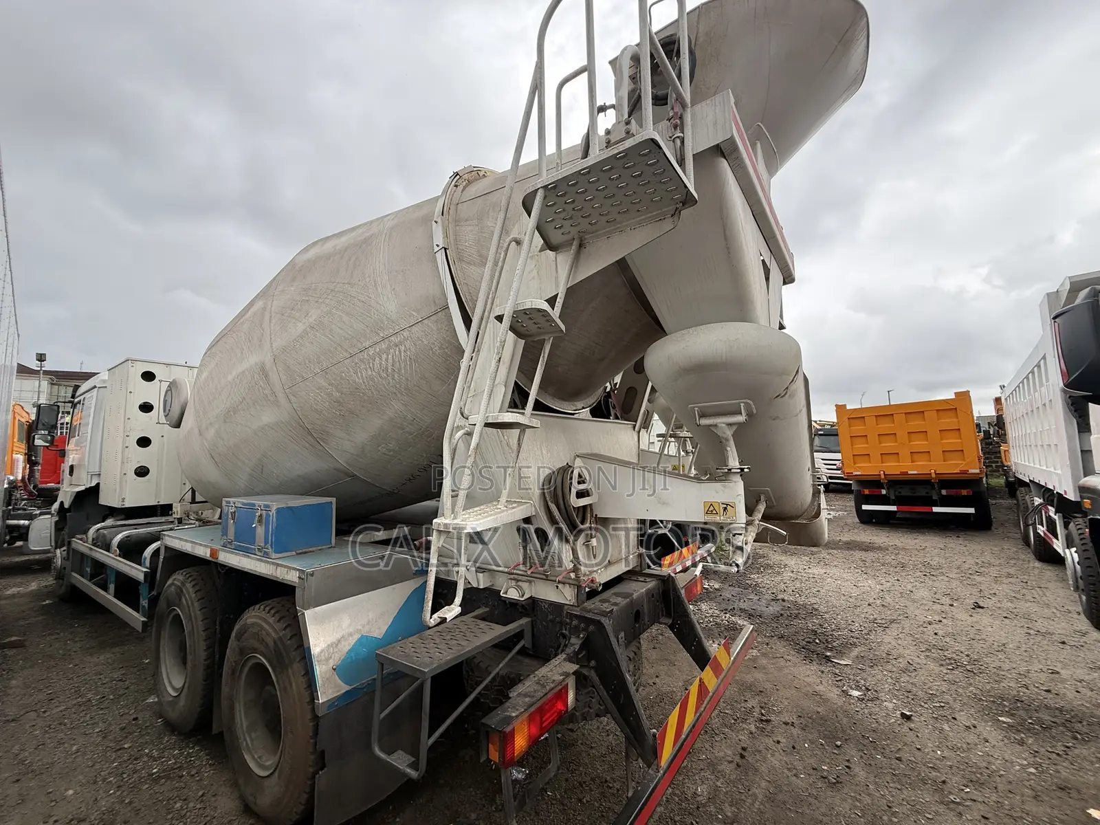 Brand New Sagmoto 400hp 16 Cylinder Concrete Mixer Truck.