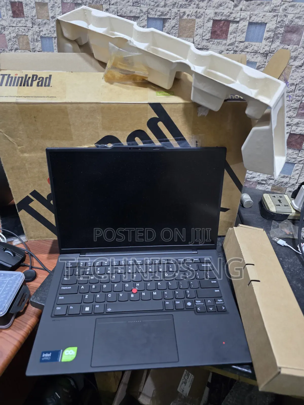 New Laptop Lenovo ThinkPad X1 Carbon 16GB Intel Core Ultra 7 SSD 2T