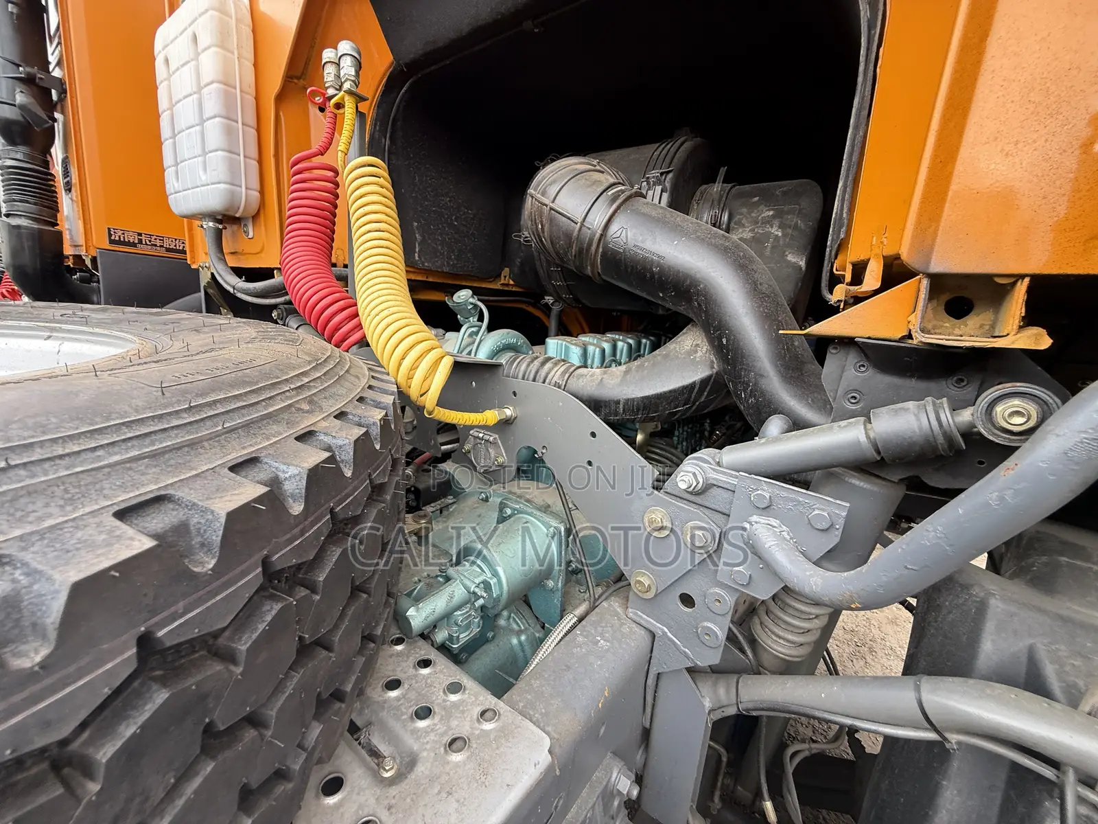 Foreign Used Howo Tractor Head 371HP Truck.