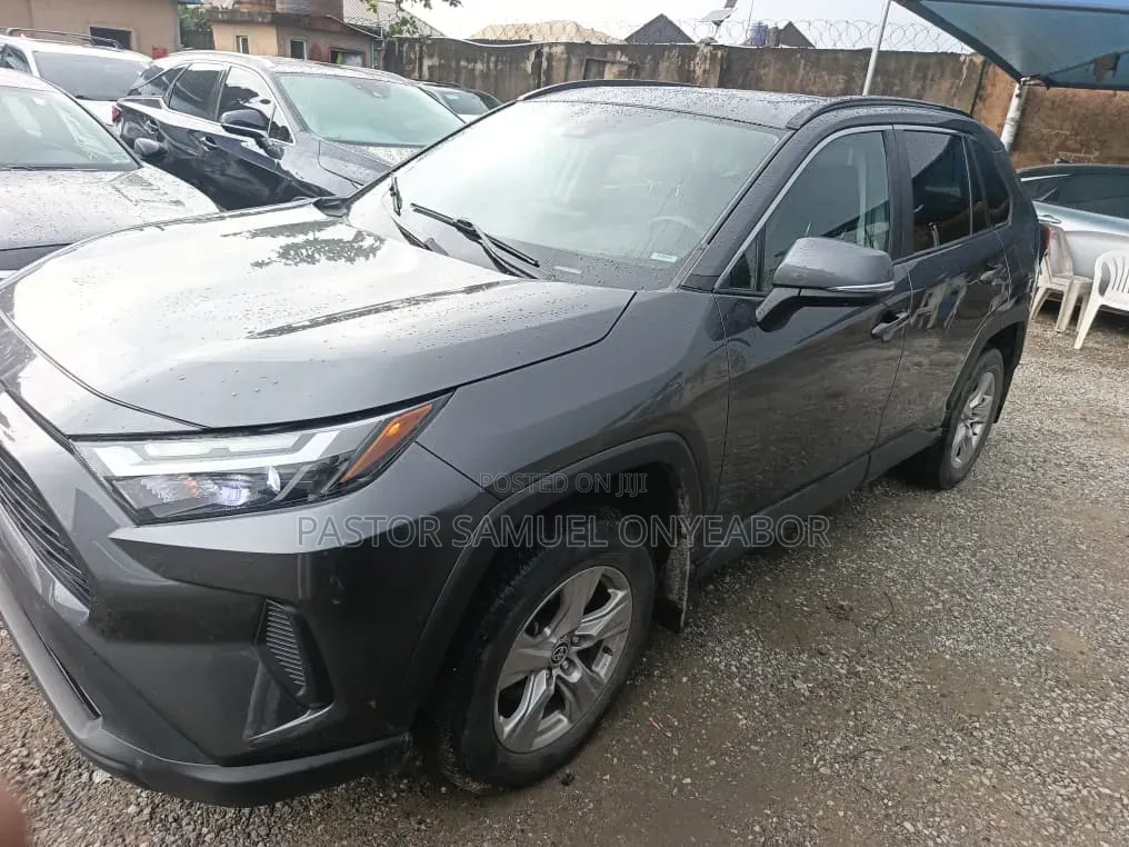 Toyota RAV4 XLE AWD 2023 Gray