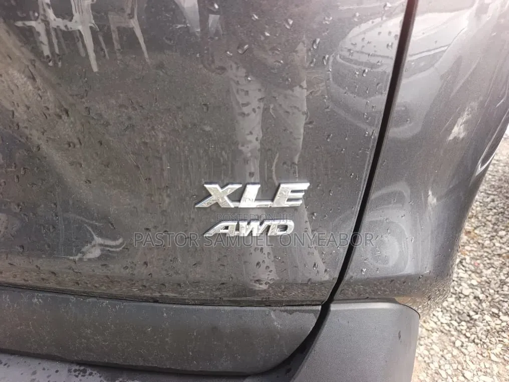 Toyota RAV4 XLE AWD 2023 Gray