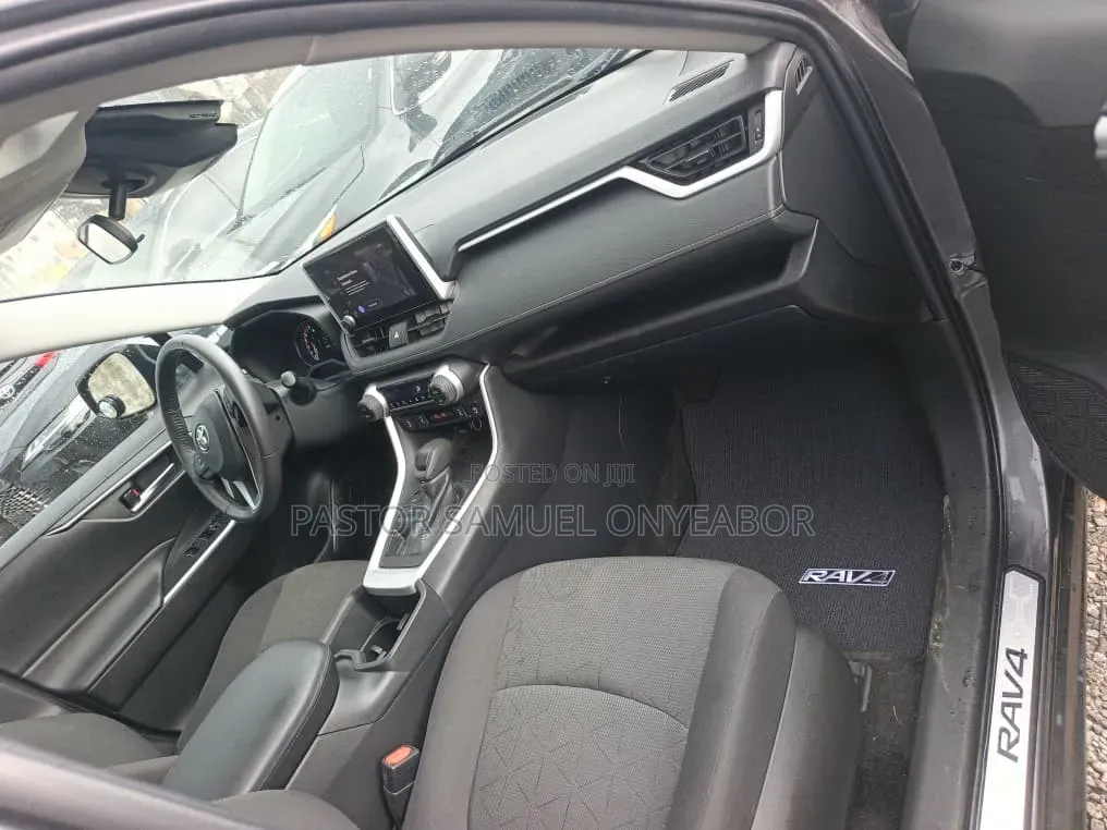 Toyota RAV4 XLE AWD 2023 Gray