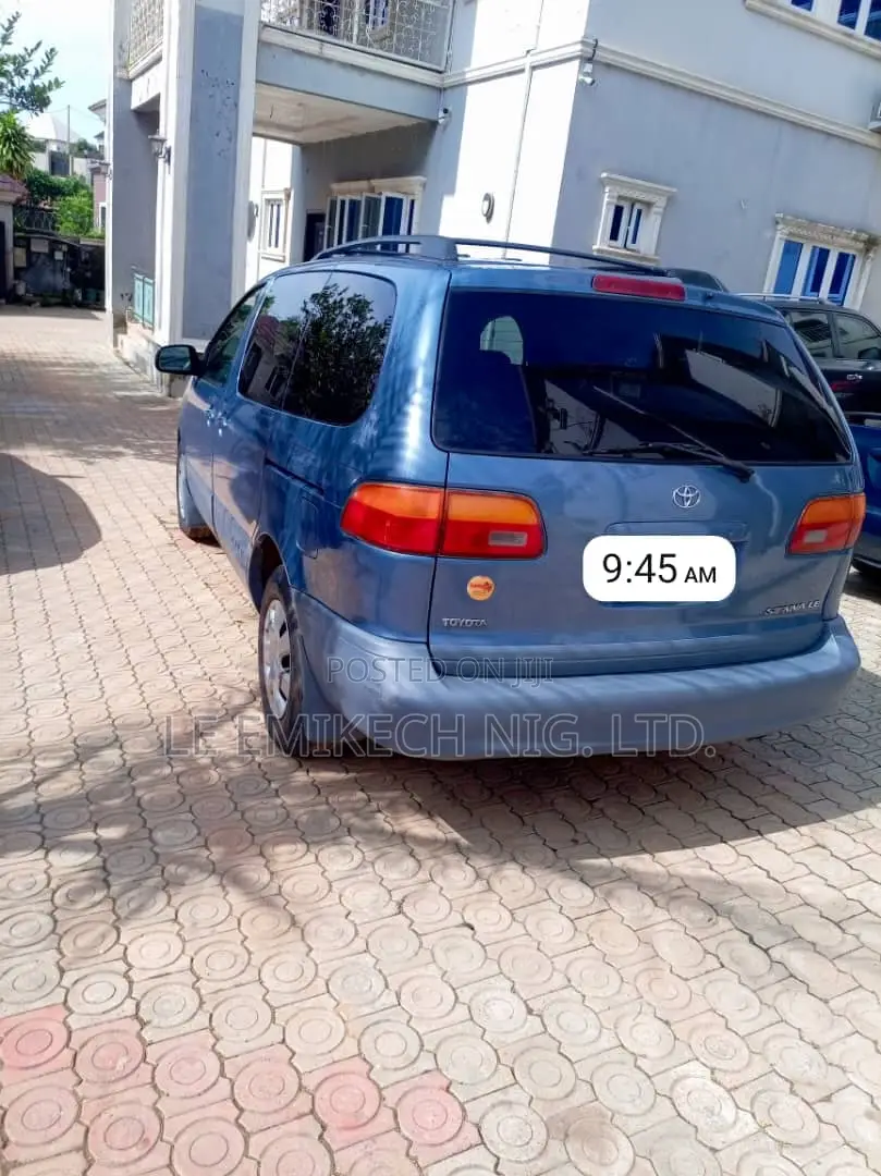 Toyota Sienna 2000 Blue