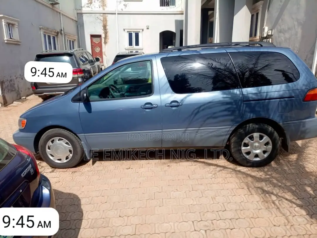 Toyota Sienna 2000 Blue