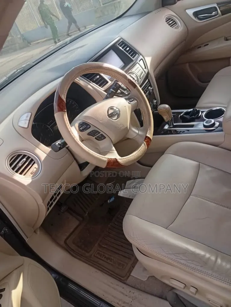 Nissan Pathfinder SL 4dr SUV 4WD (3.5L 6cyl CVT) 2014 Gray