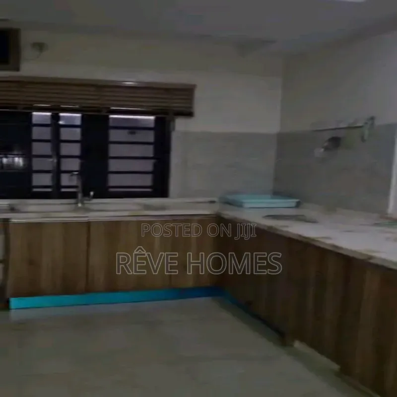 3bdrm Block of Flats in Ogudu GRA for rent