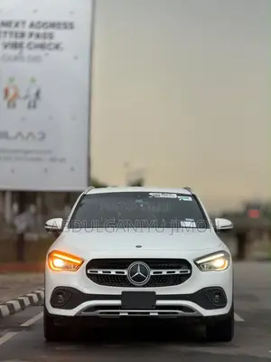 Mercedes-Benz GLA 250 2021 White