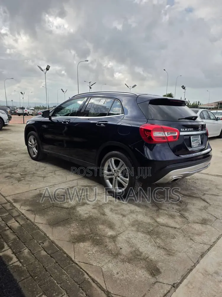 Mercedes-Benz GLA 250 2017 Blue