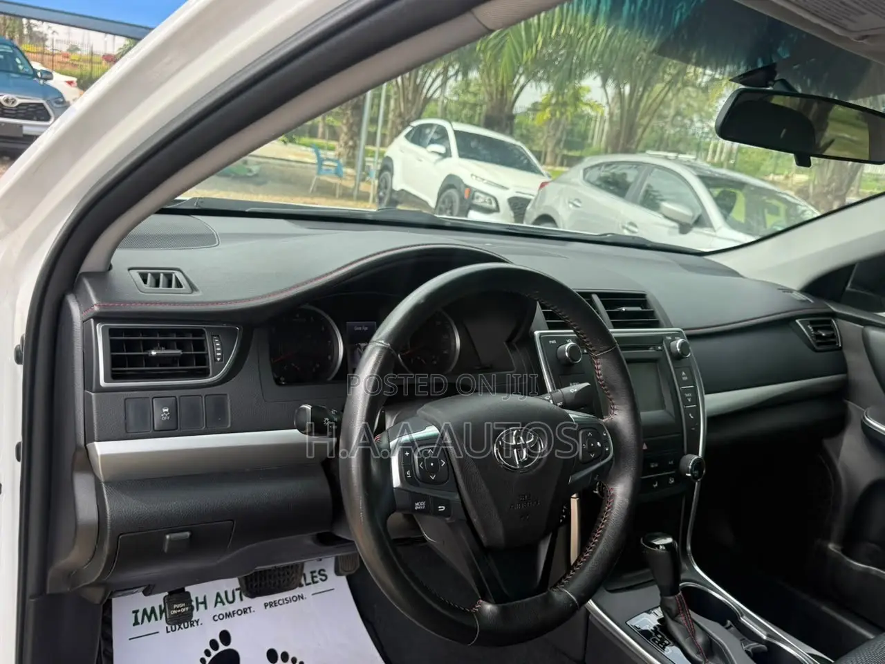 Toyota Camry SE 4dr Sedan (2.5L 4cyl 6A) 2016 White