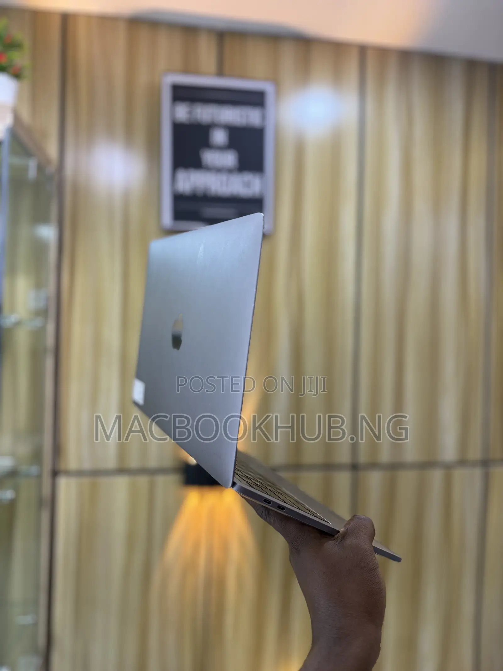 Laptop Apple MacBook Pro 2020 16GB Intel Core i5 SSHD (Hybrid) 512GB