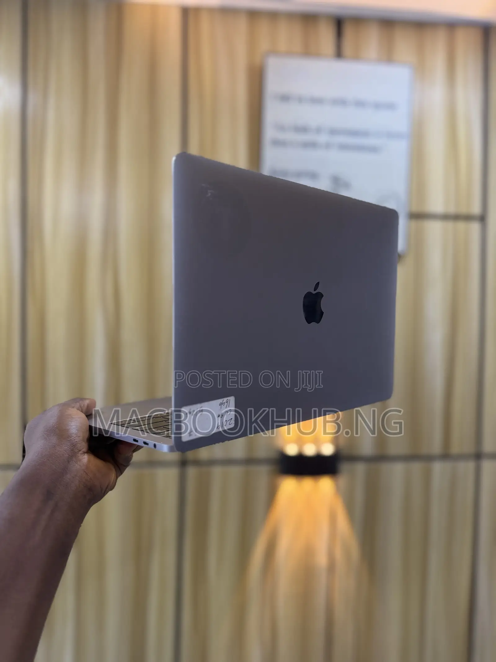 Laptop Apple MacBook Pro 2020 16GB Intel Core i5 SSHD (Hybrid) 512GB