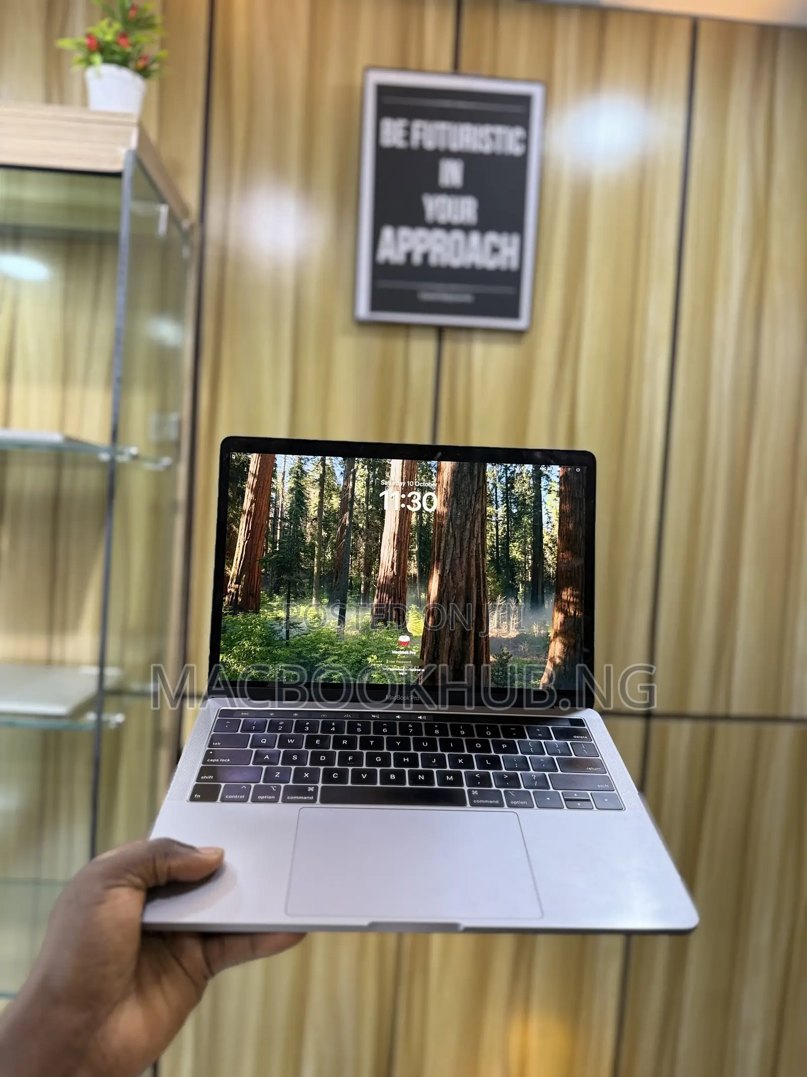 Laptop Apple MacBook Pro 2020 16GB Intel Core i5 SSHD (Hybrid) 512GB
