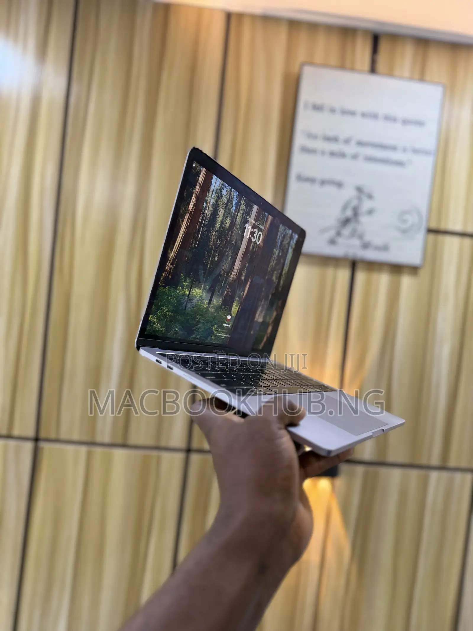Laptop Apple MacBook Pro 2020 8GB Intel Core i5 SSHD (Hybrid) 256GB