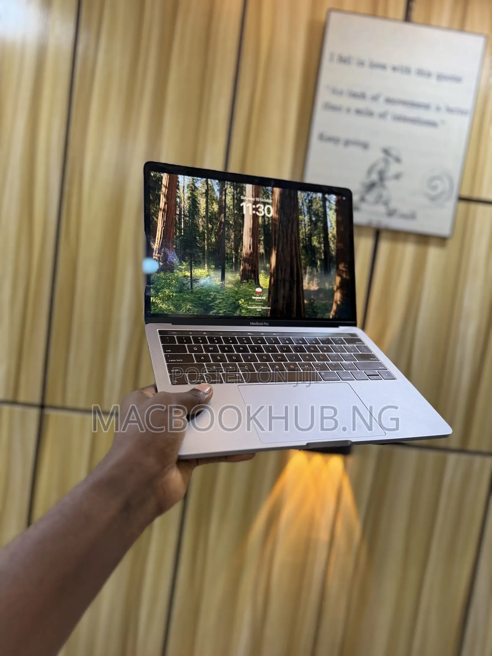 Laptop Apple MacBook Pro 2020 8GB Intel Core i5 SSHD (Hybrid) 256GB