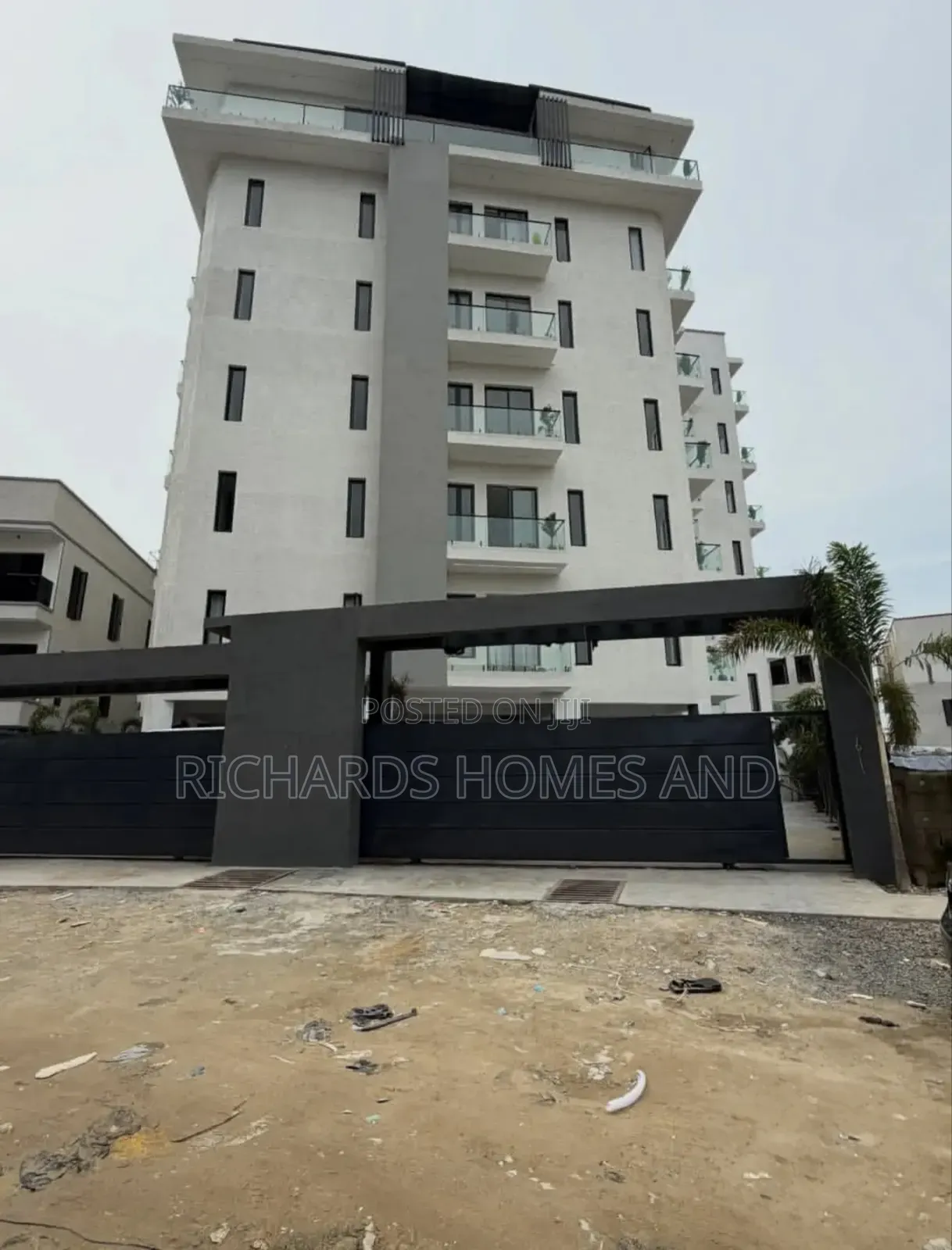3bdrm Apartment in Lekki Phase 1 for rent