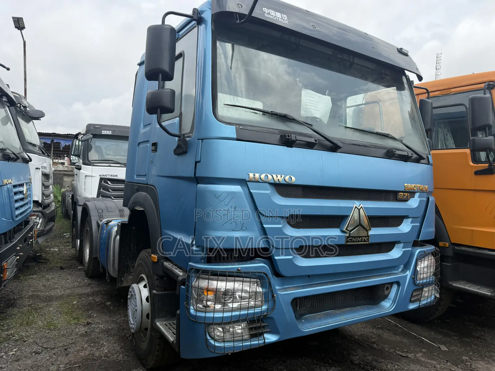 Foreign Used Howo Tractor Head 371HP Truck, Blue Color.