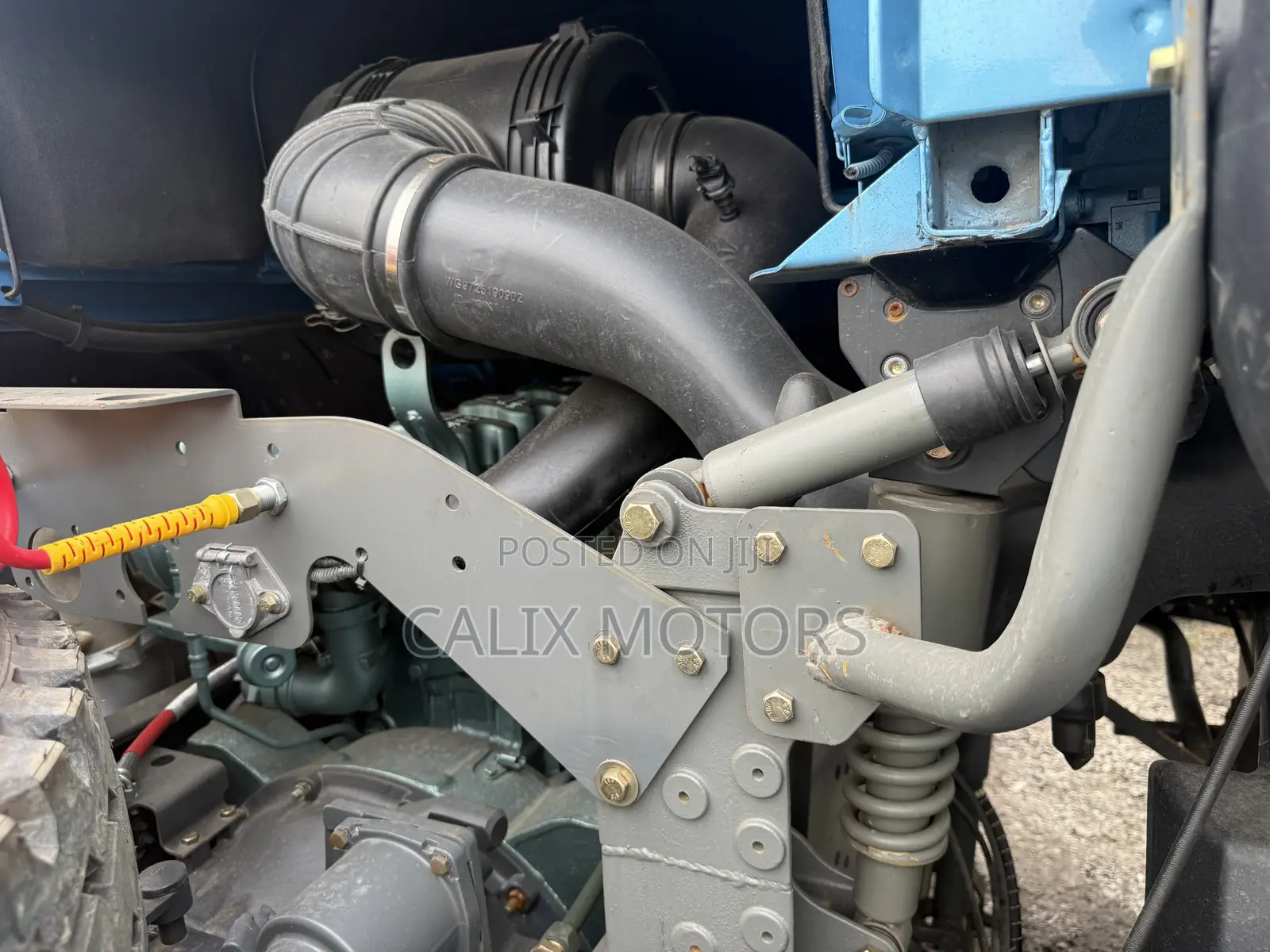 Foreign Used Howo Tractor Head 371HP Truck, Blue Color.