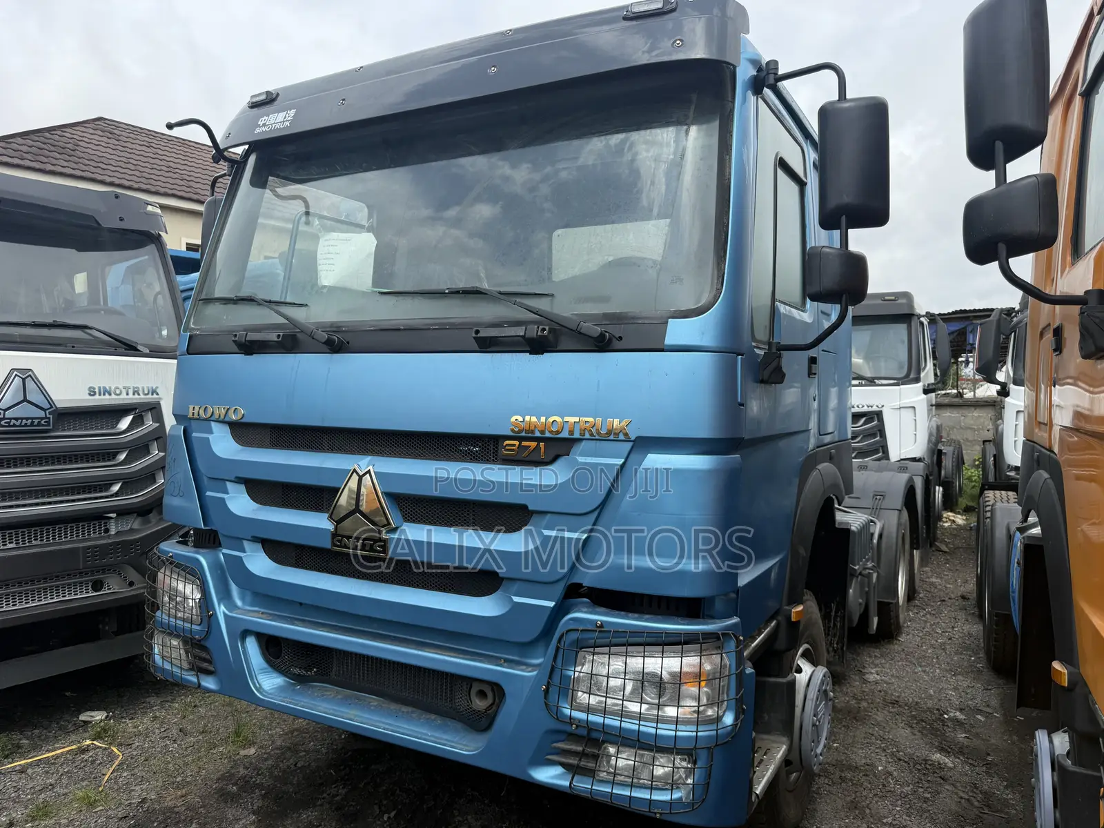 Foreign Used Howo Tractor Head 371HP Truck, Blue Color.