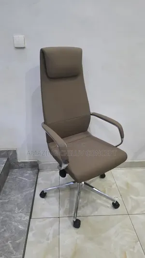 Modern Executive Office Chair – Elegant and Comfortable