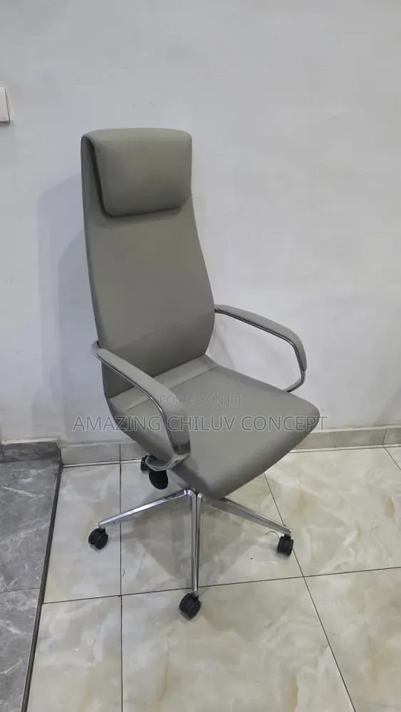 Modern Executive Office Chair – Elegant and Comfortable