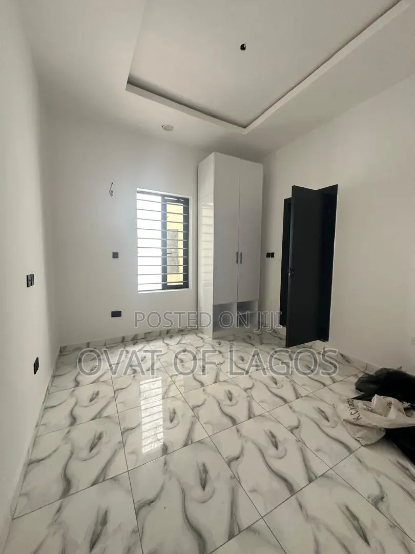 4bdrm Duplex in Ikota for sale