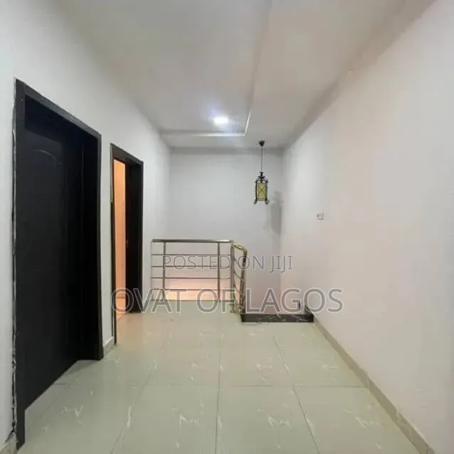 4bdrm Duplex in Ikota for sale