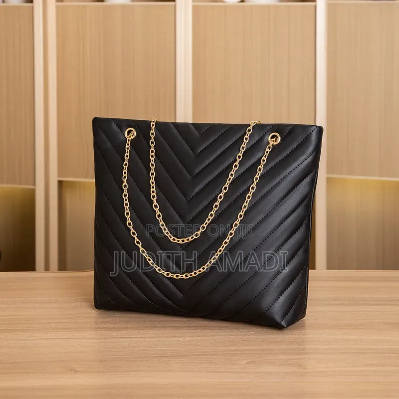 Quilted Tote Bag With Gold Chain | PH