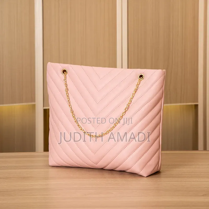 Quilted Tote Bag With Gold Chain | PH