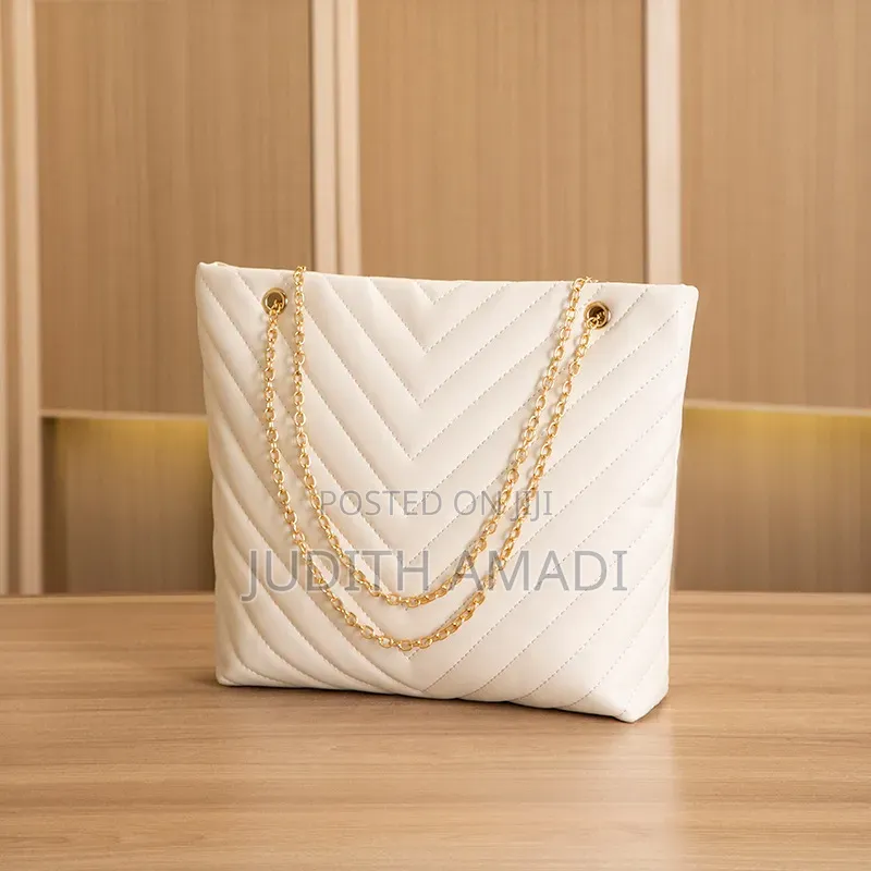 Quilted Tote Bag With Gold Chain | PH