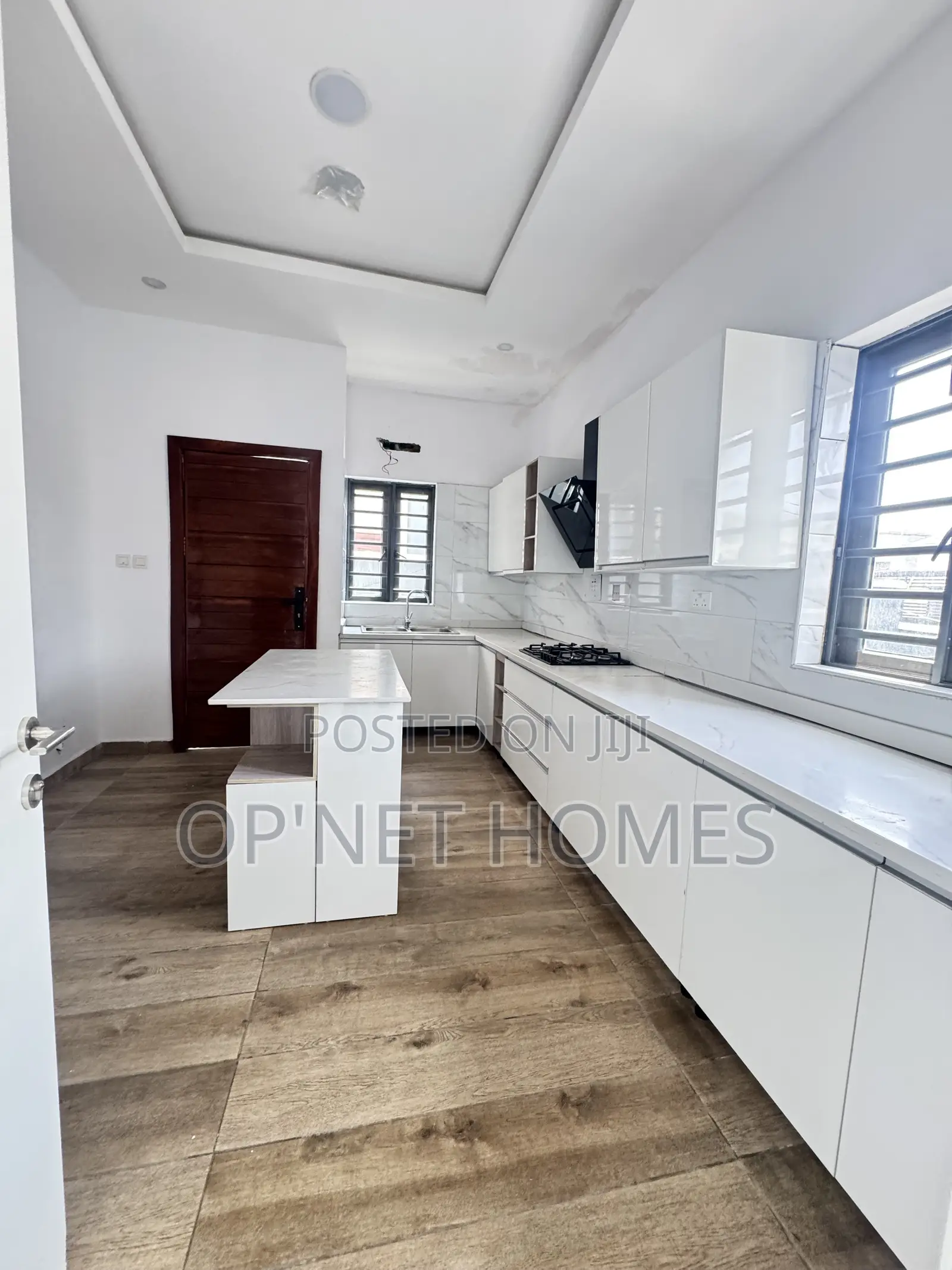 4bdrm Duplex in U3 Estate, Lekki Phase 1 for rent