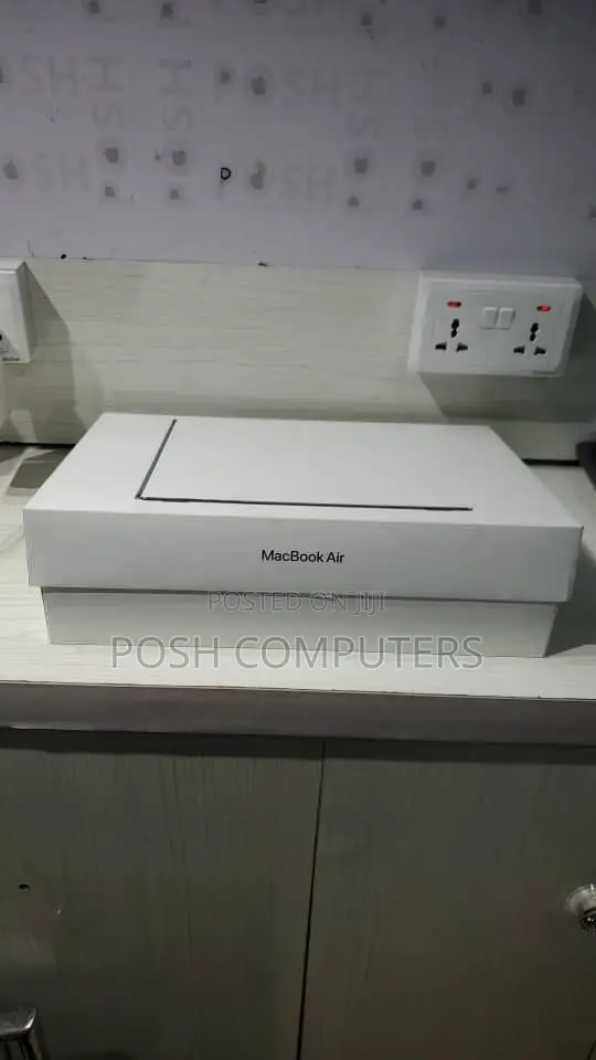 New Laptop Apple MacBook Air 2023 M2 8GB Apple M2 SSD 256GB