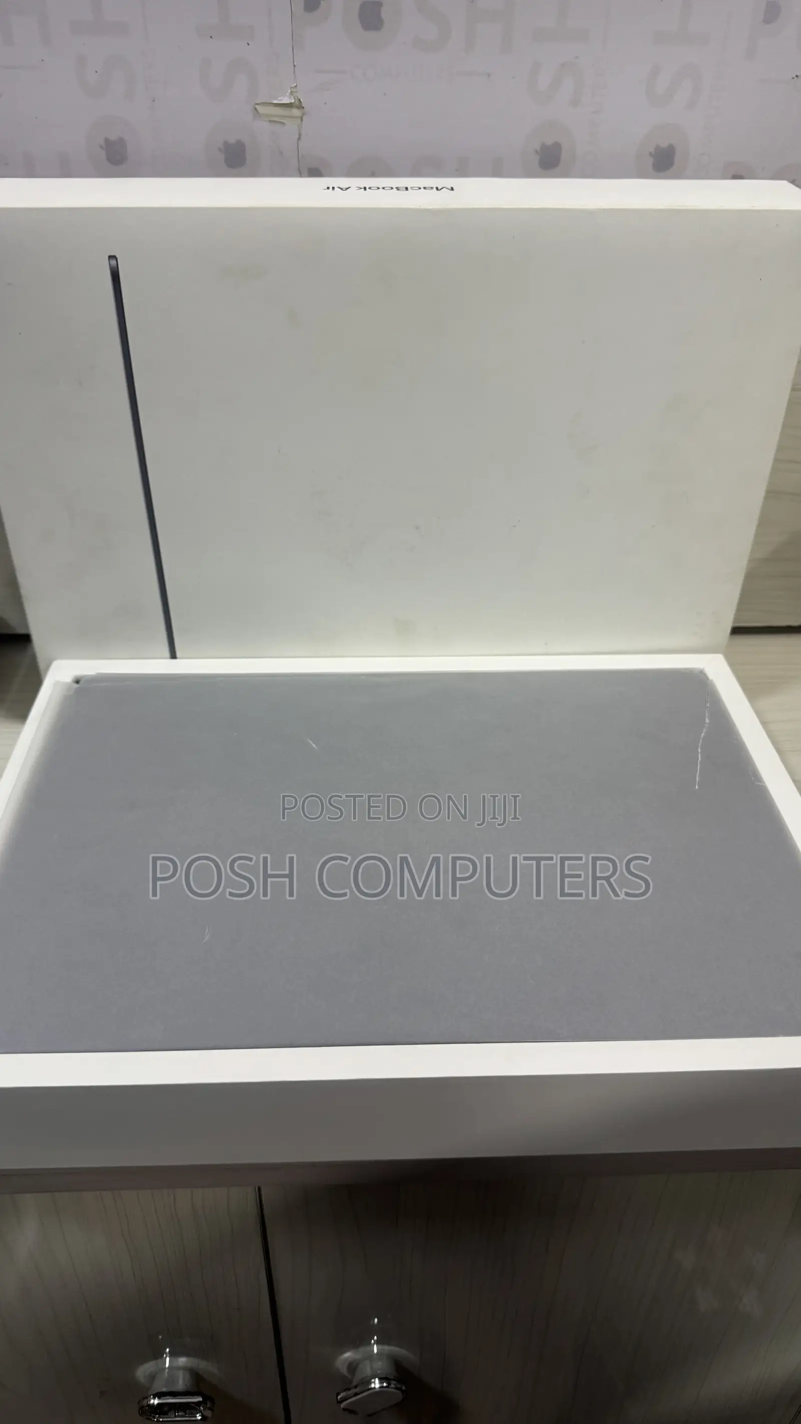New Laptop Apple MacBook Air 2023 M2 8GB Apple M2 SSD 256GB