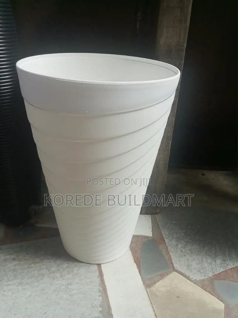 Durable Plastic Flower Pot for Indoor and Outdoor Use