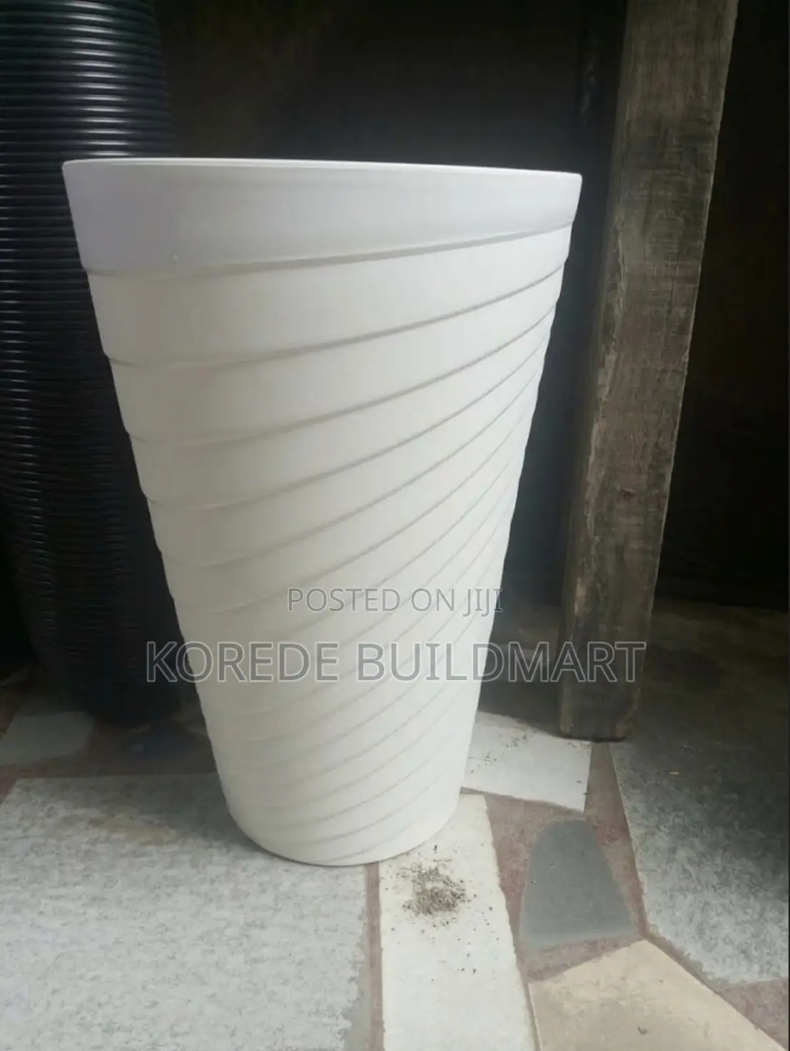 Durable Plastic Flower Pot for Indoor and Outdoor Use