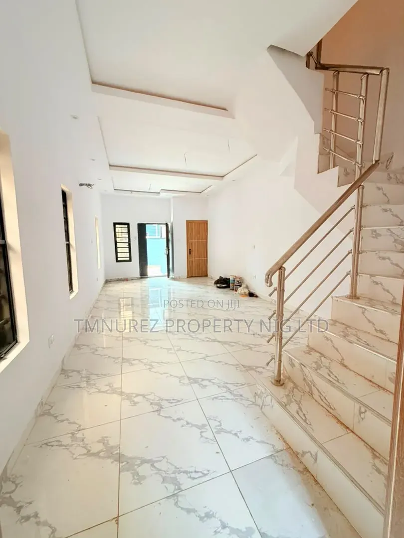 4bdrm Duplex in Anthony Village for sale