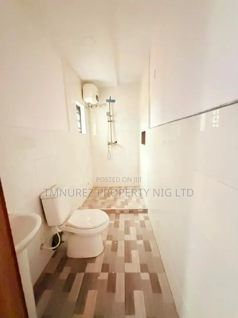 4bdrm Duplex in Anthony Village for sale
