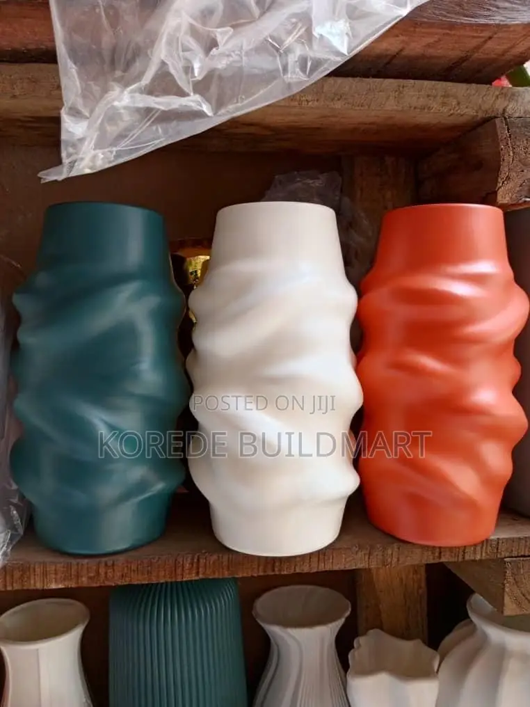 Elegant Ceramic Flower Vase for Home Decor