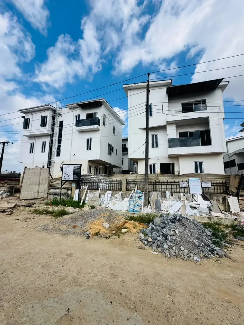 5bdrm Duplex in Ogba GRA for sale