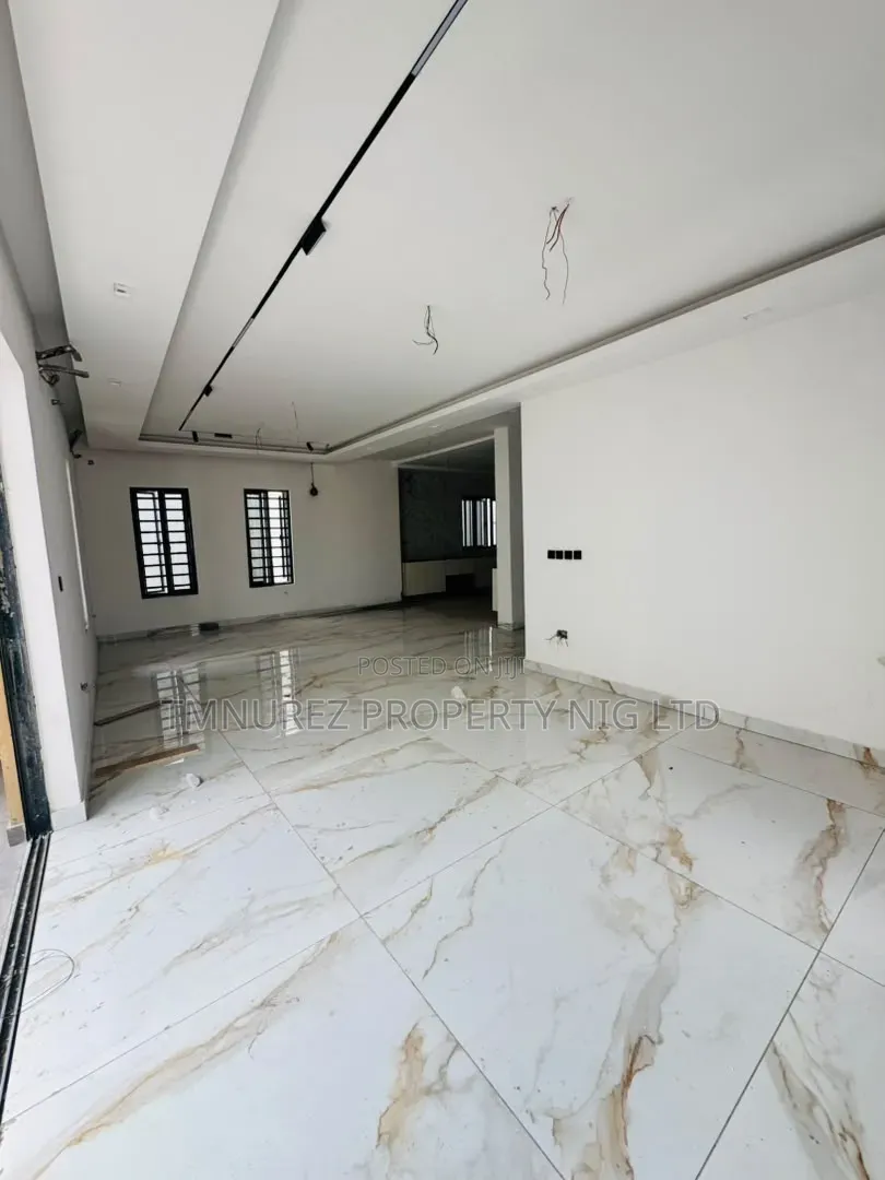 5bdrm Duplex in Ogba GRA for sale