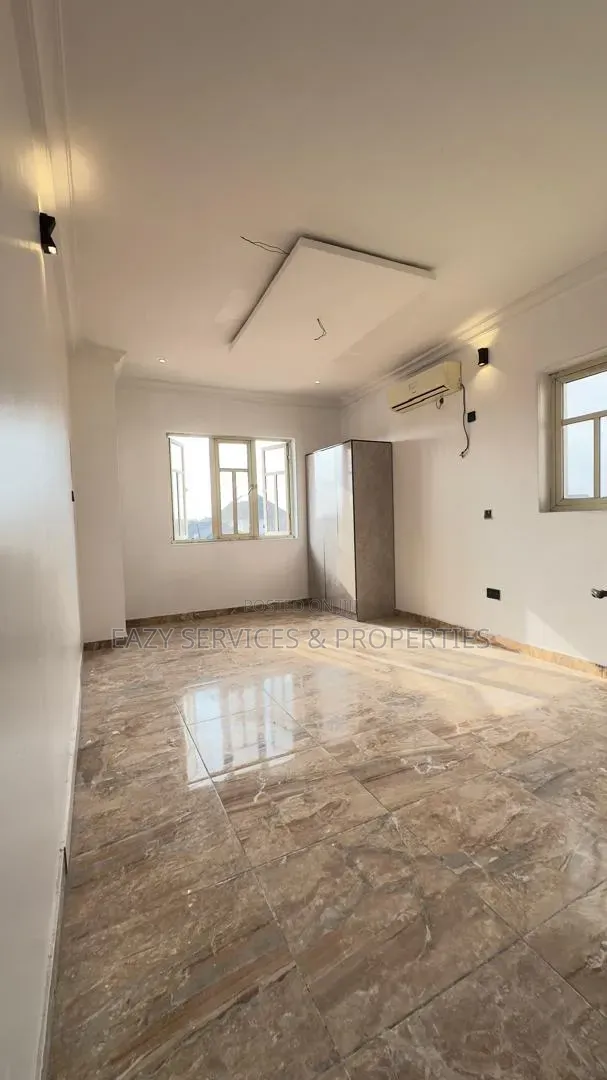 Mini Flat in Gated And Secured, Osapa london for rent