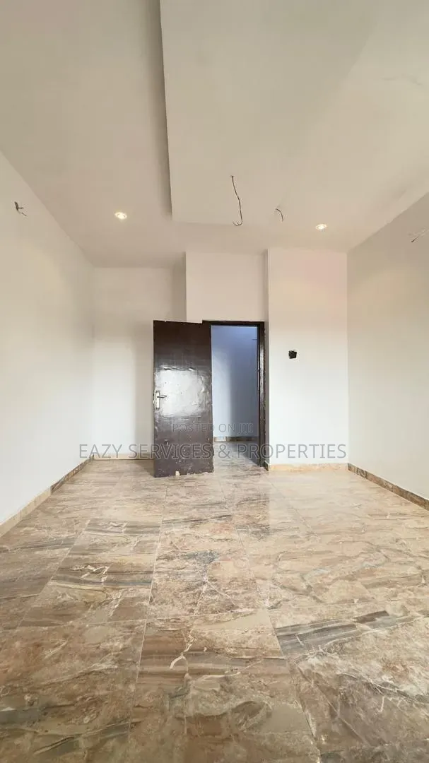 Mini Flat in Gated And Secured, Osapa london for rent