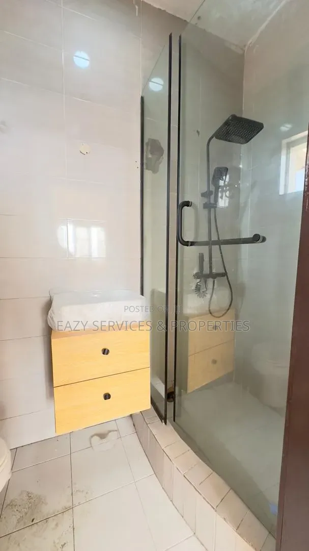 Mini Flat in Gated And Secured, Osapa london for rent