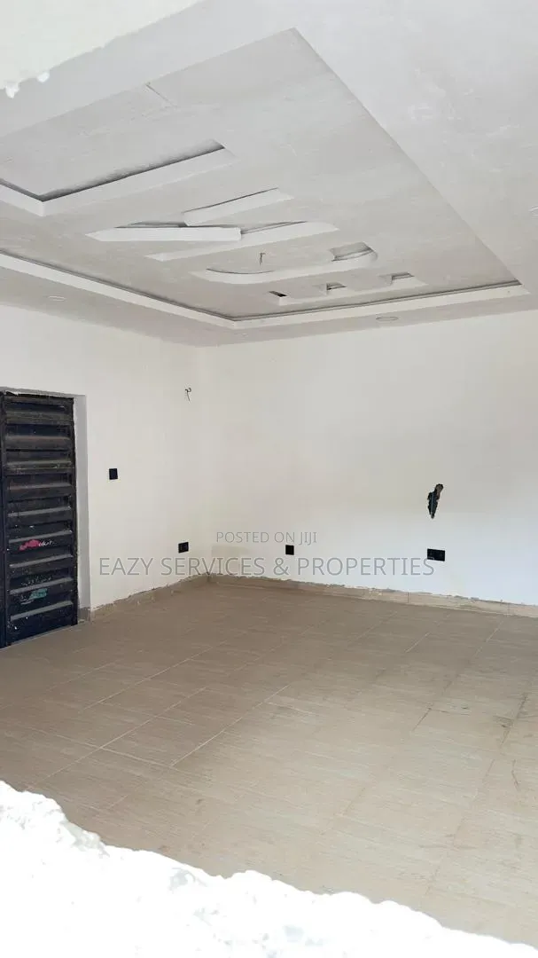 Massive Shop Space With Store in Osapa London, Lekki