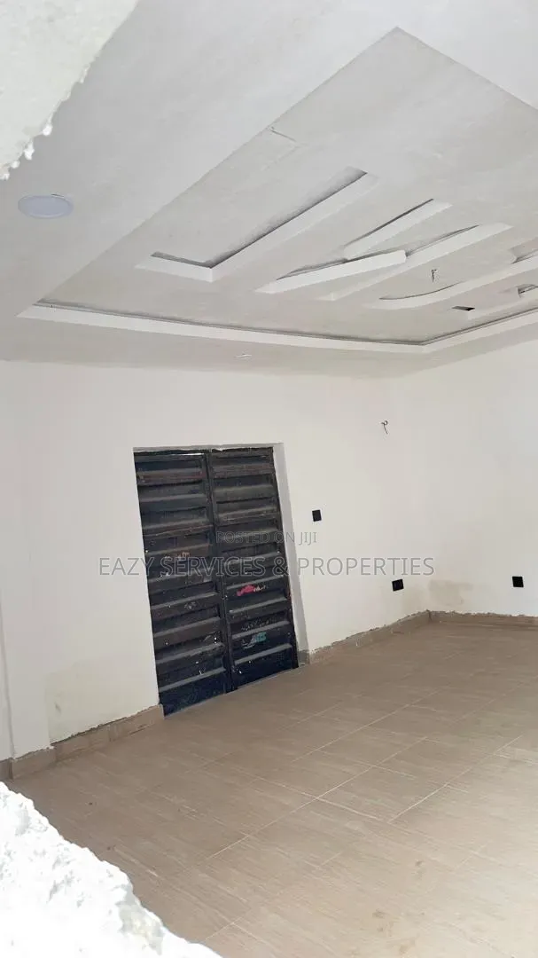 Massive Shop Space With Store in Osapa London, Lekki