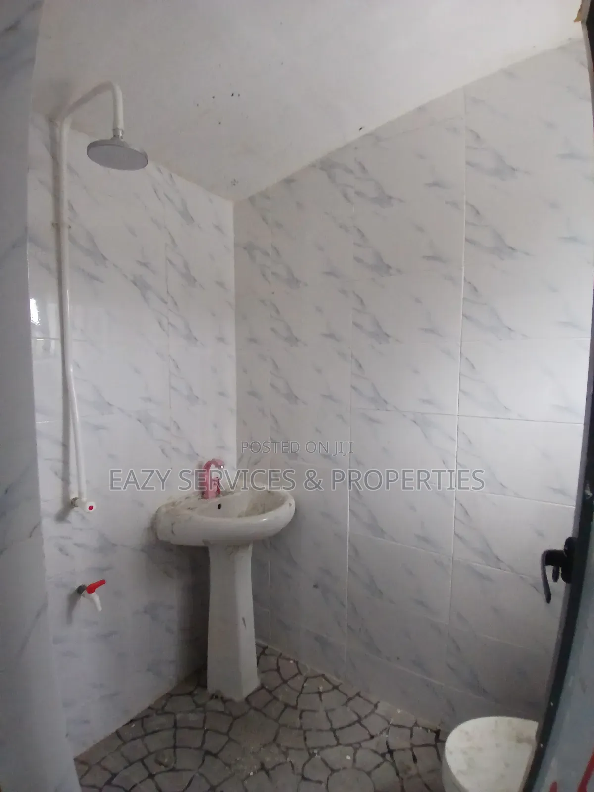 Massive Shop Space With Store in Osapa London, Lekki