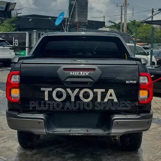 2022 Hilux Adventure TRD Spoiler & Maunal Rolling Boot Cover