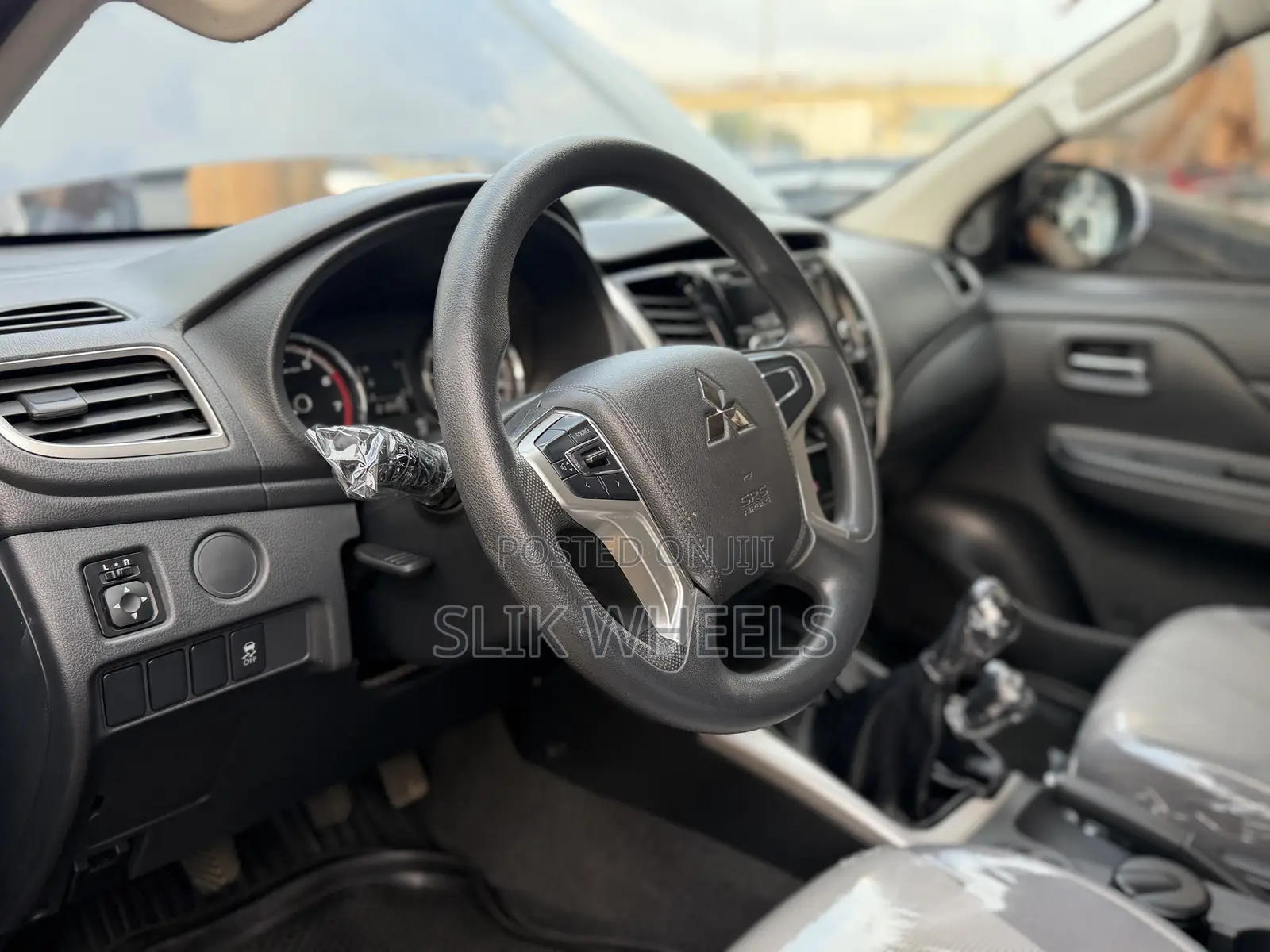 New Mitsubishi L200 2023 Gray